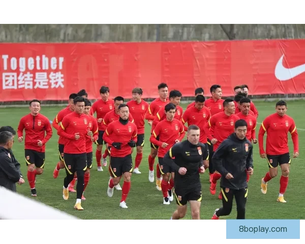 国足集训封闭三点一线教练组每日短会加视频课提效强化备战节奏